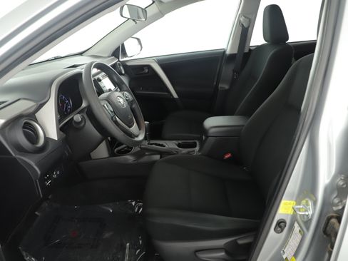 Used 2018 Toyota RAV4 LE image 10