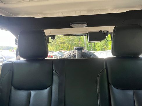 Used 2014 Jeep Wrangler Unlimited Sahara w/ Connectivity Group AWD/4WD image 40