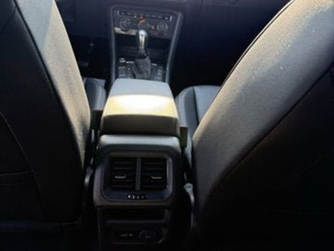 Certified 2019 Volkswagen Tiguan SE w/ Panoramic Sunroof Package image 11