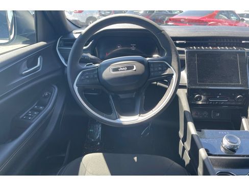 Used 2024 Jeep Grand Cherokee Laredo w/ Luxury Tech Group I AWD/4WD image 16