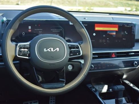 New 2025 Kia Sorento SX Prestige w/ Olive Brown Leather Package image 23