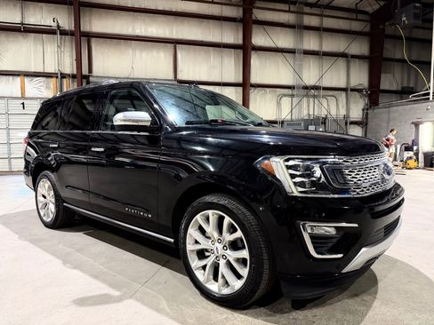 Used 2019 Ford Expedition Platinum RWD image 2