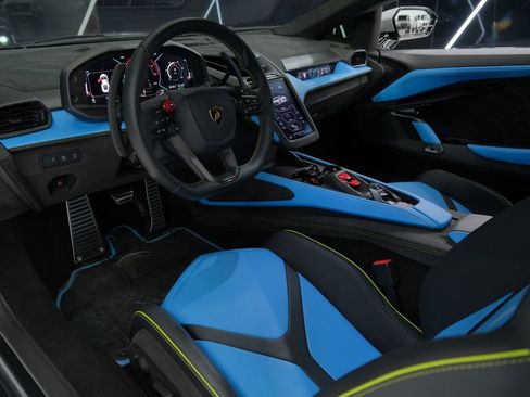 Used 2025 Lamborghini Revuelto image 43