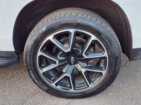 Used 2022 Chevrolet Suburban RST w/ Luxury Package image 8