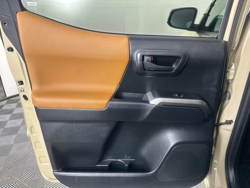 Used 2018 Toyota Tacoma SR5 image 11