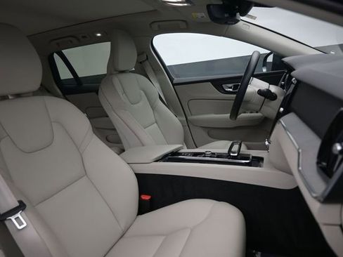 Used 2024 Volvo V60 B5 Cross Country Plus image 34