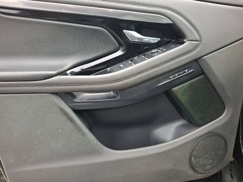 Used 2020 Land Rover Range Rover Evoque SE image 12