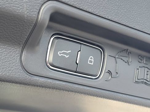 Used 2025 Ford Explorer Active w/ Active Comfort Package RWD image 12