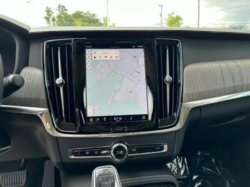 Certified 2024 Volvo S90 T8 Ultimate w/ Lounge Package image 11