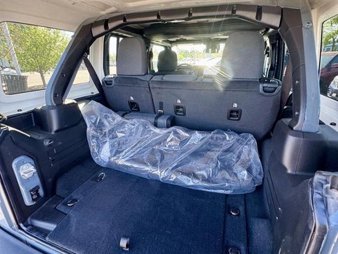 Used 2024 Jeep Wrangler Sport S image 9