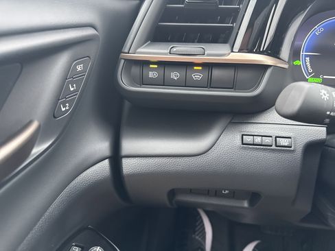 New 2025 Toyota Crown Signia Limited image 22