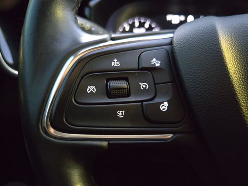 Used 2021 Buick Envision Essence w/ Technology Package I FWD image 28