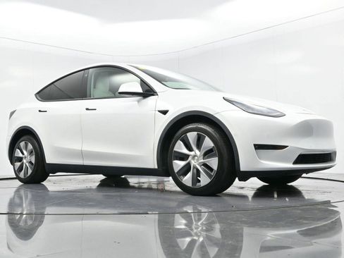 Used 2021 Tesla Model Y Long Range image 41