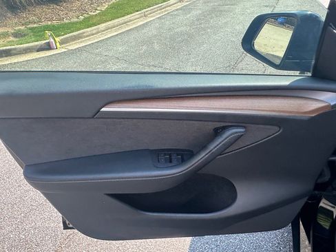 Used 2022 Tesla Model Y Performance image 23