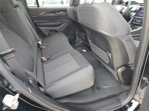 New 2025 Jeep Grand Cherokee Laredo w/ Luxury Tech Group I image 11