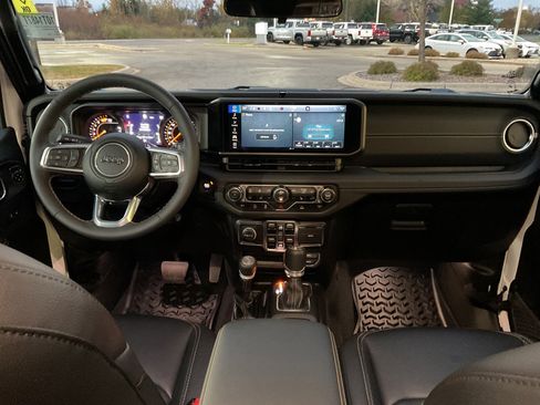 Used 2024 Jeep Wrangler Sahara image 18
