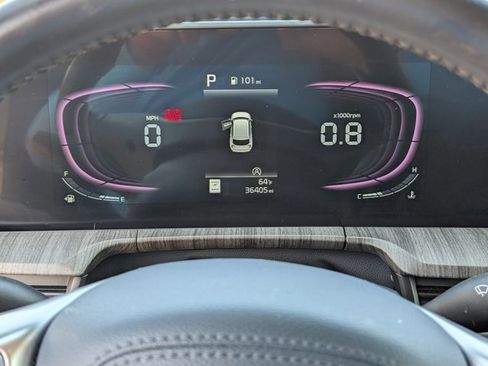 Used 2024 Kia Telluride EX w/ EX Captain's Chair Package image 22