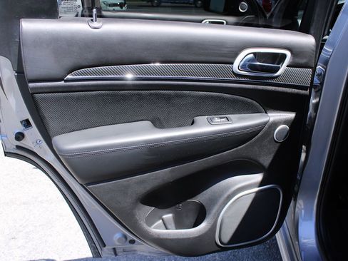 Used 2021 Jeep Grand Cherokee SRT image 17