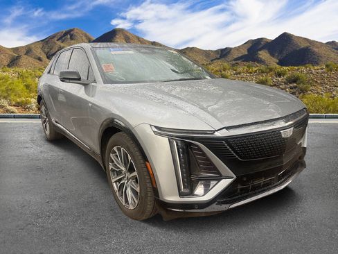 Used 2024 Cadillac Lyriq Sport RWD image 3
