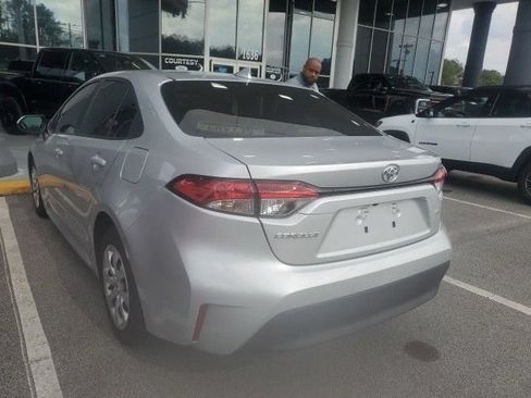 Used 2025 Toyota Corolla SE w/ Convenience Package FWD image 4