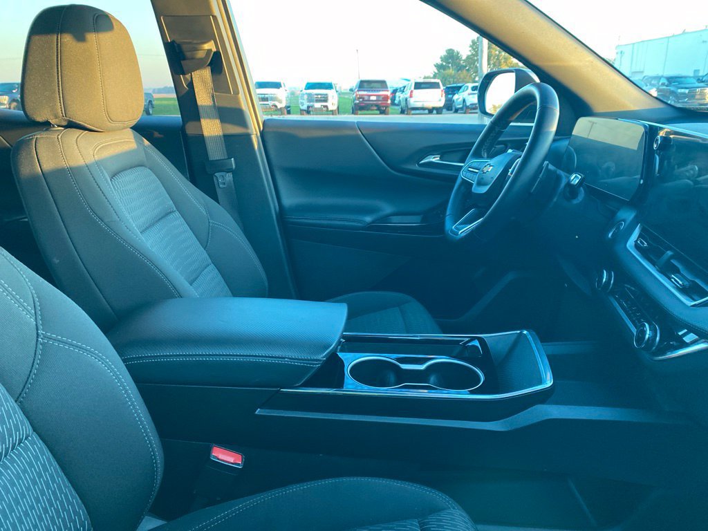 Used 2025 Chevrolet Equinox LT FWD image 8