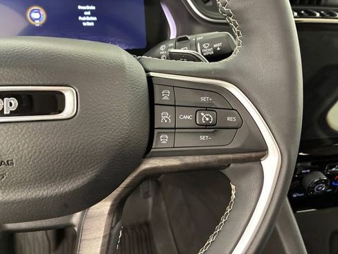 Used 2023 Jeep Grand Cherokee L Limited image 24