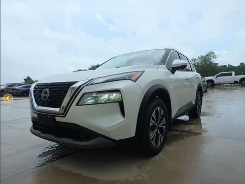 Used 2022 Nissan Rogue SV FWD image 1