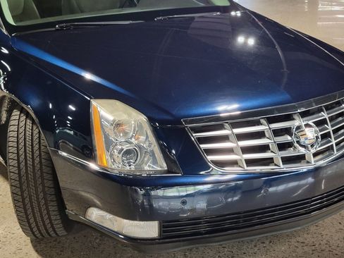 Used 2008 Cadillac DTS FWD image 32