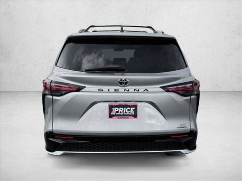 Used 2022 Toyota Sienna XSE w/ XSE Plus Package FWD image 5