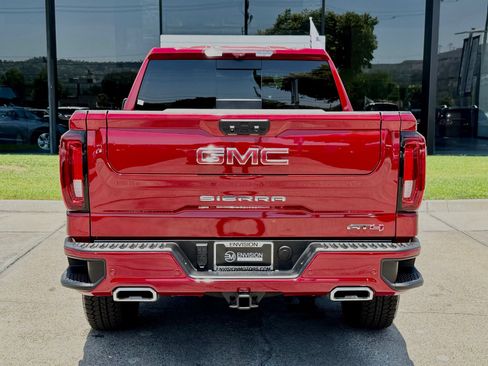 Used 2025 GMC Sierra 1500 AT4 w/ Technology Package AWD/4WD image 13