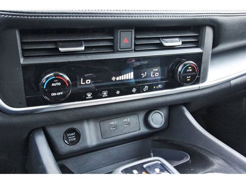 Used 2024 Nissan Rogue SV AWD/4WD image 28