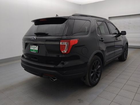 Used 2018 Ford Explorer XLT w/ Equipment Group 202A image 9