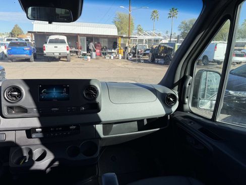 Used 2021 Mercedes-Benz Sprinter 2500 w/ Premium Package image 15