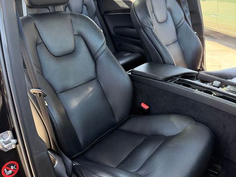 Used 2018 Volvo XC90 T6 Momentum w/ Convenience Package AWD/4WD image 12