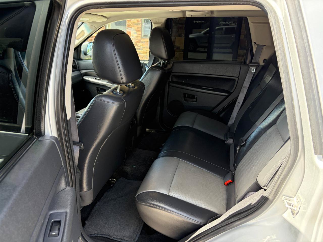 Used 2008 Jeep Grand Cherokee Laredo AWD/4WD image 5
