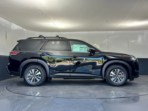 New 2026 Nissan Pathfinder SL AWD/4WD image 2