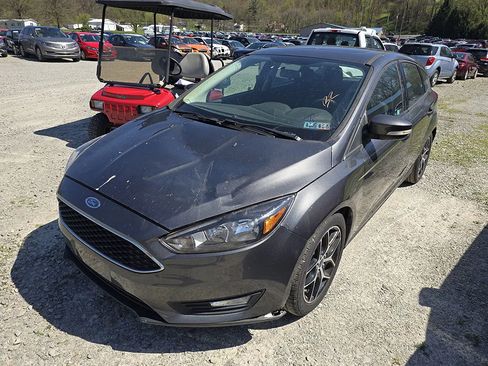 Used 2017 Ford Focus SEL FWD image 1