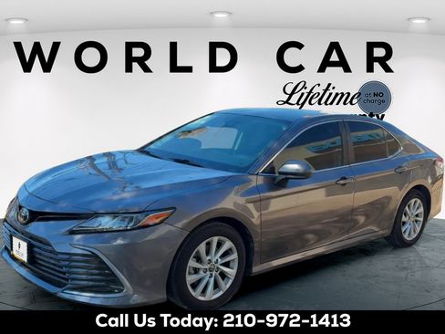 Used 2021 Toyota Camry LE FWD image 13