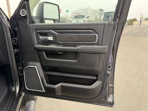 Used 2024 RAM 2500 Laramie w/ Night Edition image 29