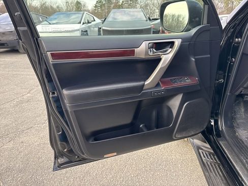 Used 2014 Lexus GX 460 w/ Premium Package image 29