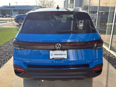 New 2025 Volkswagen Taos SE image 5