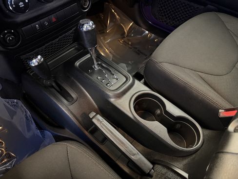 Used 2018 Jeep Wrangler Sport AWD/4WD image 19