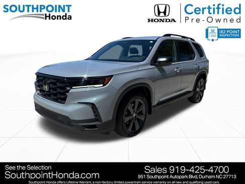 Used 2025 Honda Pilot Sport image 3