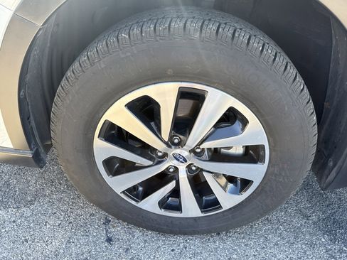 Used 2020 Subaru Outback Premium image 9