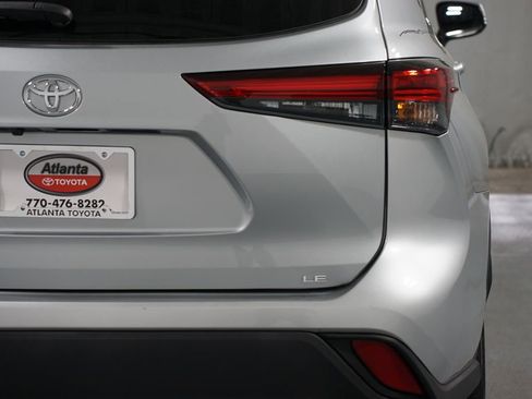 Used 2023 Toyota Highlander LE image 10