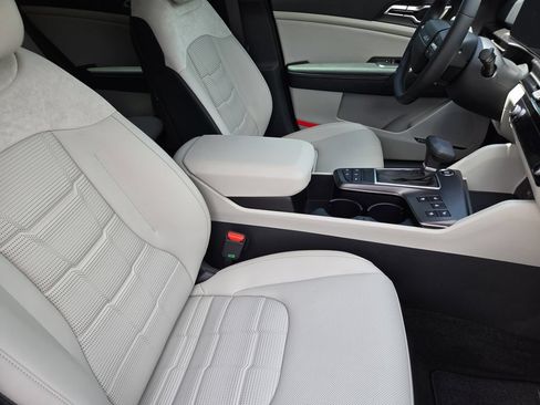 New 2026 Kia Sportage SX FWD image 11