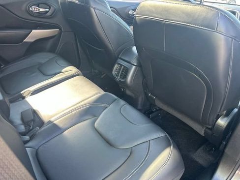 Used 2018 Jeep Cherokee Limited AWD/4WD image 11