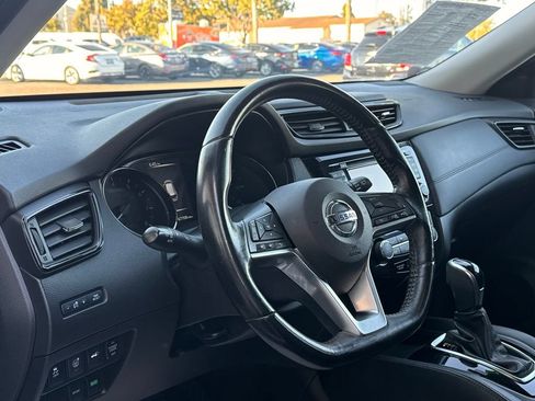 Used 2017 Nissan Rogue SL FWD image 10