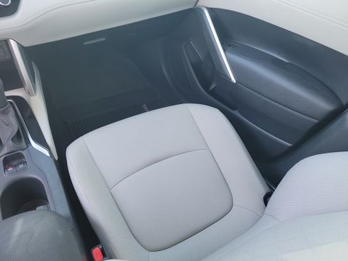 Used 2023 Toyota Corolla Cross L FWD image 18