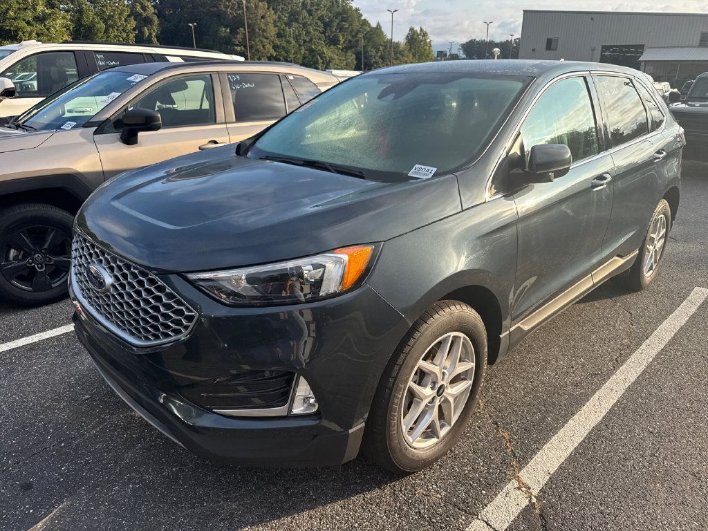 Used 2024 Ford Edge SEL w/ Convenience Package AWD/4WD image 4
